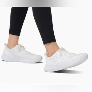 Lane Eight women’s Relay Trainer running shoe sneakers white size 8.5 & 9.5‎